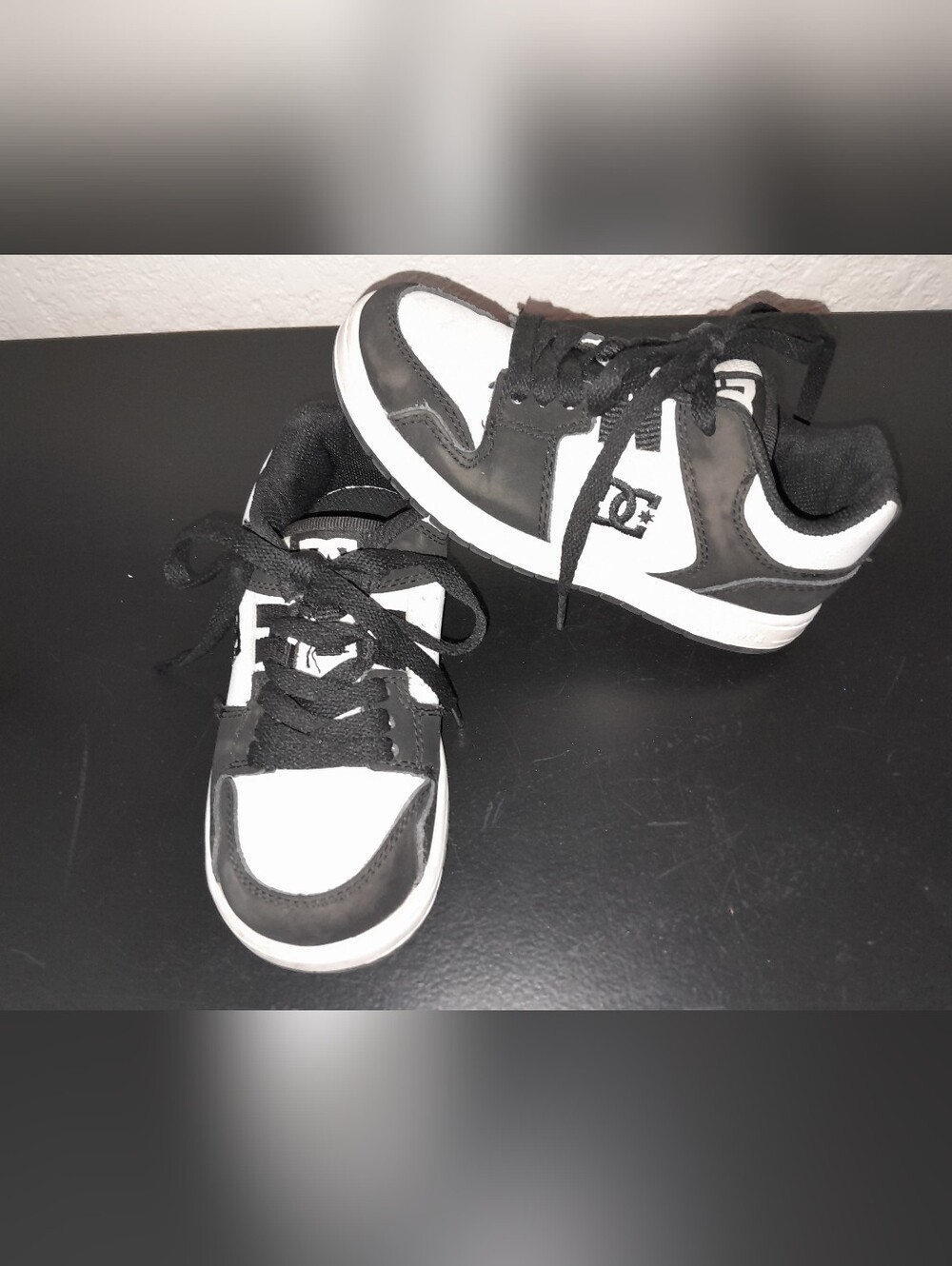 DC Kids Black and White Low-Top Skate Sneakers Size 13